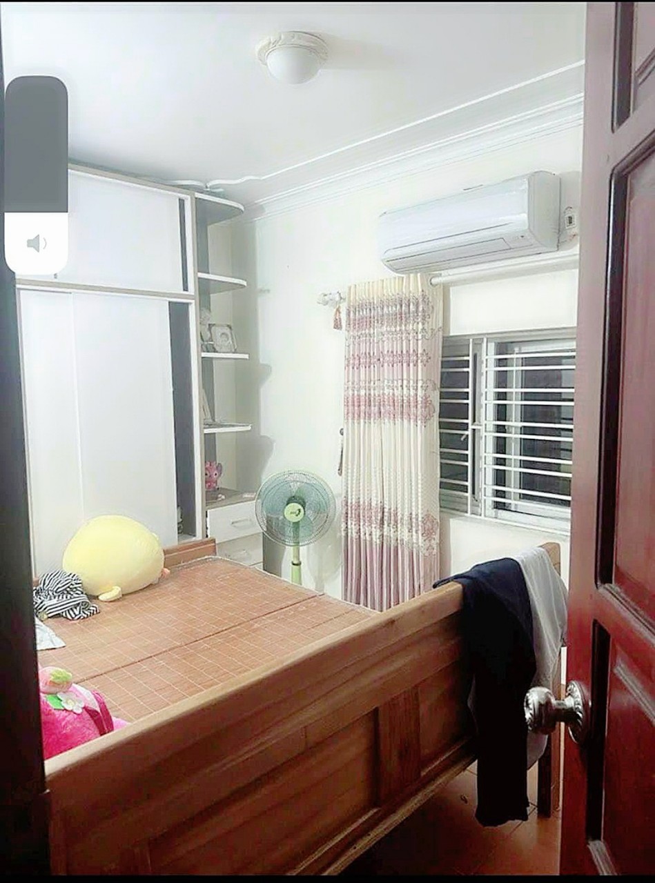 Bán nhà Chợ Hàng Mới, diện tích 37m 3 tầng GIÁ 2.18 tỉ ngõ nông