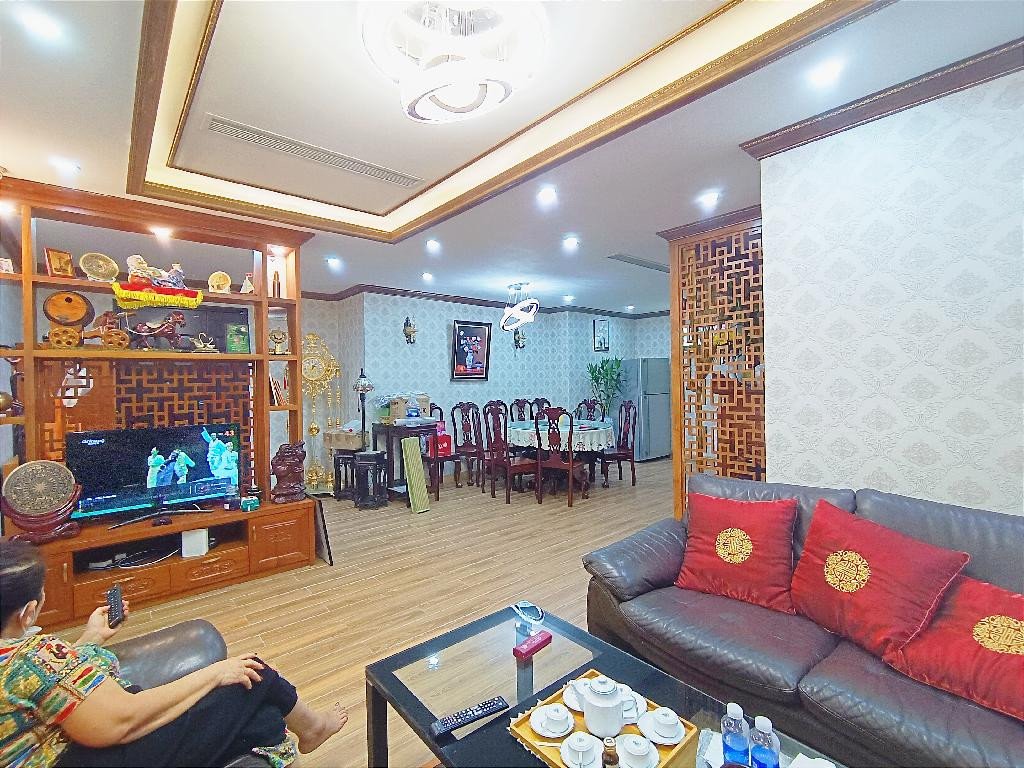 Hiếm - Căn 3PN 3WC cc MD Complex diện tích 147m2 giá 6,1 tỷ đẹp thoáng mát.