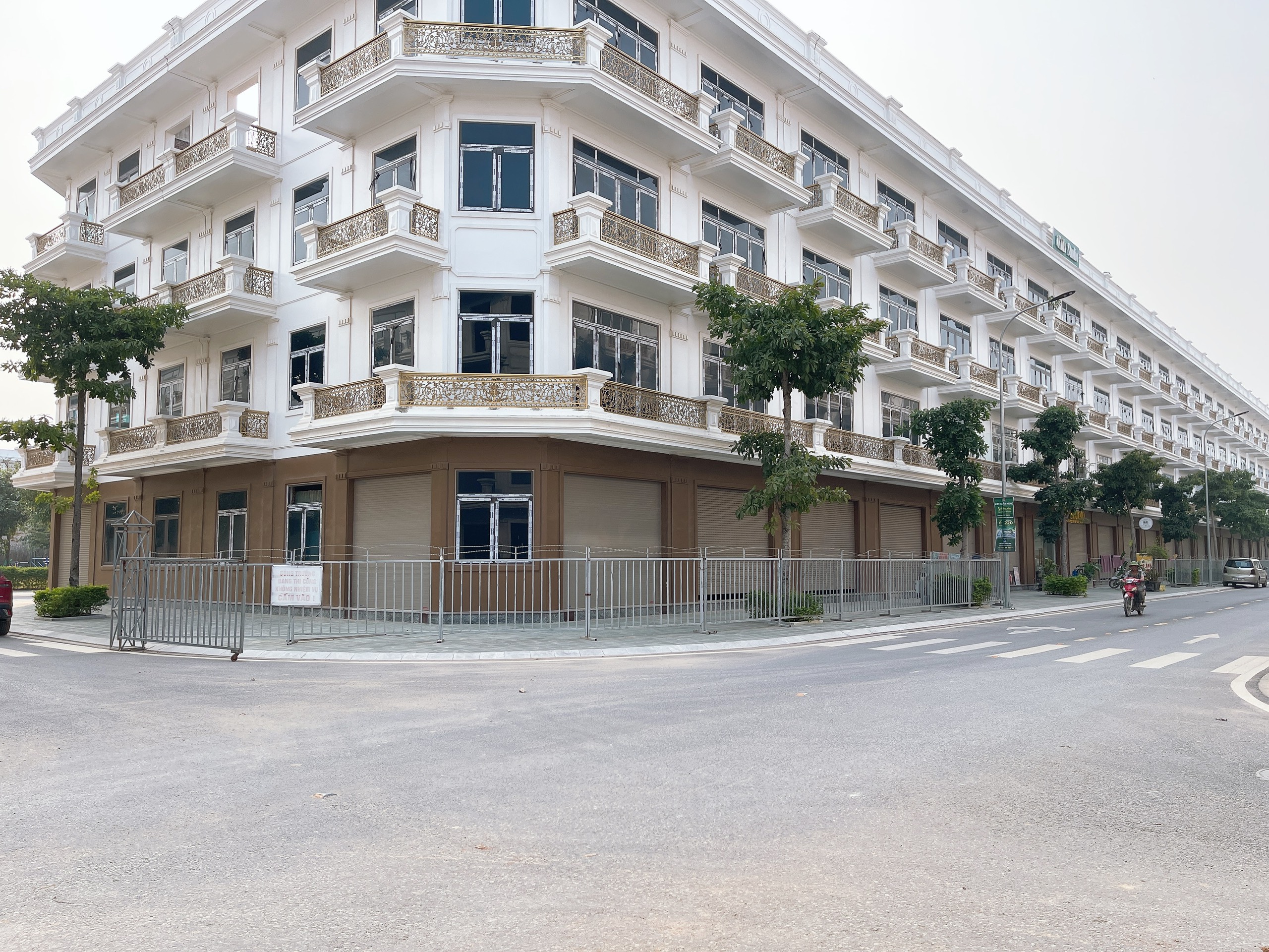 CĂN GÓC VIP. KINH DOANH CỰC TỐT GIÁ 5 TỶ. NHẬN SỔ NGAY. LH: 0966 343 969