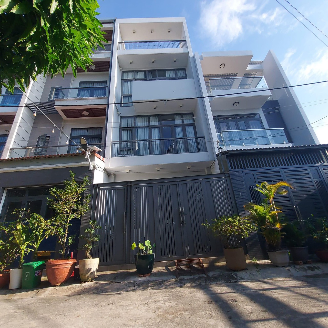 NHÀ PHỐ HIỆN ĐẠI PHONG CÁCH CHÂU ÂU - 4 TẦNG - NỘI THẤT XỊN XÒ HXH 7M 1419 LÊ VĂN LƯƠNG, NHÀ BÈ