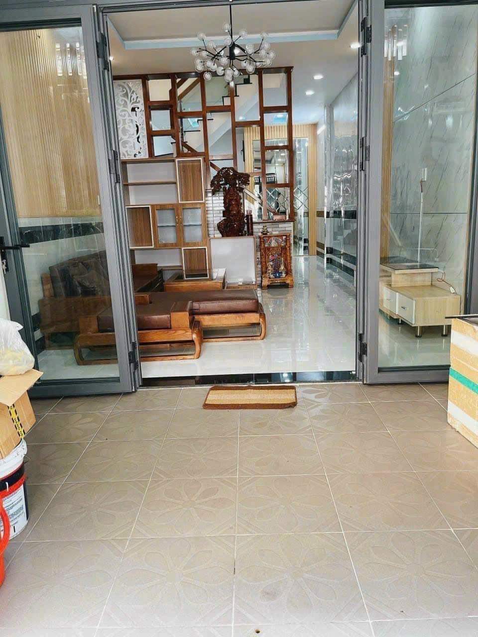 NHÀ HẺM XE HƠI QUANG TRUNG PHƯỜNG 8 - NGAY CV LÀNG HOA - MỚI ĐẸP FULL NỘI THẤT - 57M2 - 2 TẦNG - GIÁ CHỈ 4,95 TỶ