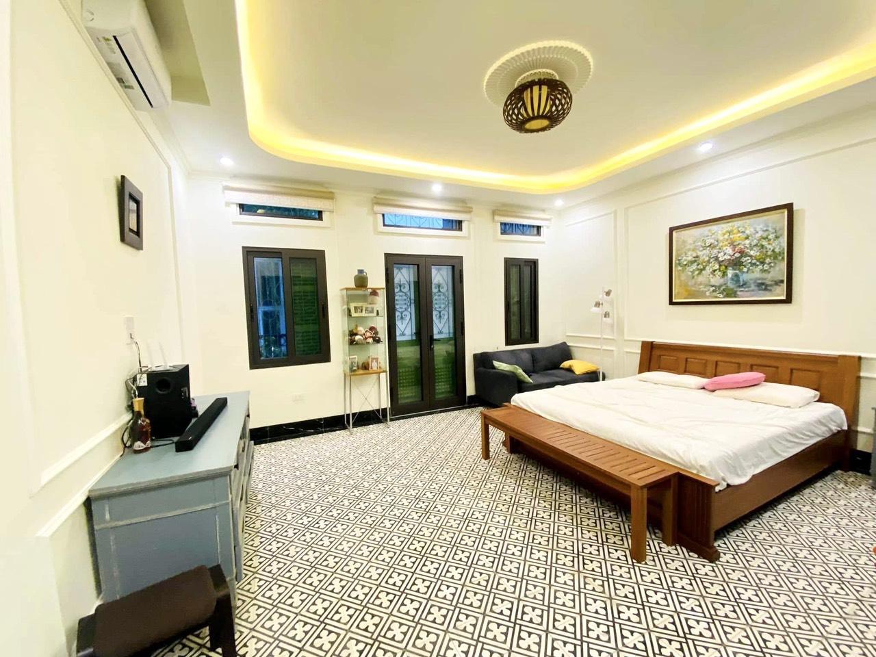 Bán nhà dân xây Trung Tâm Cầu Giấy 65m x 5T - Ô tô - Phân Lô - Hai Thoáng Nhỉnh 9tỷ