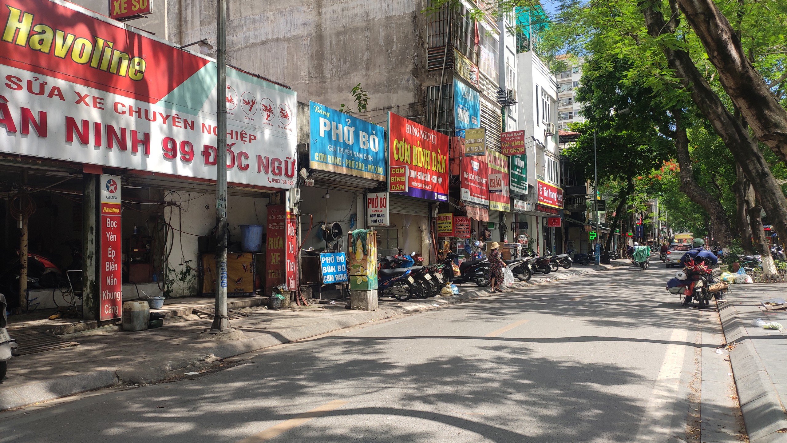 Bán Mặt Phố Đốc Ngữ - Ba Đình, Mặt Tiền: 9m, Vỉa Hè Rộng, DT: 202m, Giá: 36 Tỷ