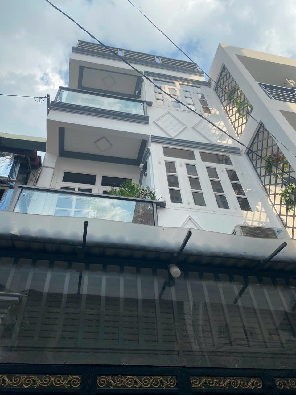 Nhà đẹp sát MT ngay Tân hương quận Tân Phú 4 x 10 -4T BTCT hơn 4 tỷ TL