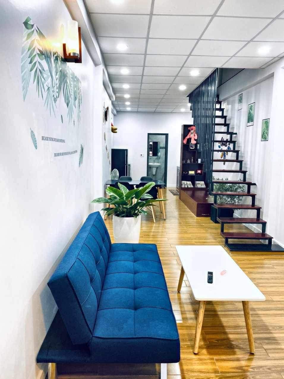 BÁN GẤP NHÀ MUÔN VÀN TIỆN ÍCH XUNG QUANH. PHÚ NHUẬN GIÁP QUẬN 1 , QUẬN 3 , 43M2 , NHÀ 2 TẦNG HOÀN CÔNG ĐẦY ĐỦ , NỞ HẬU