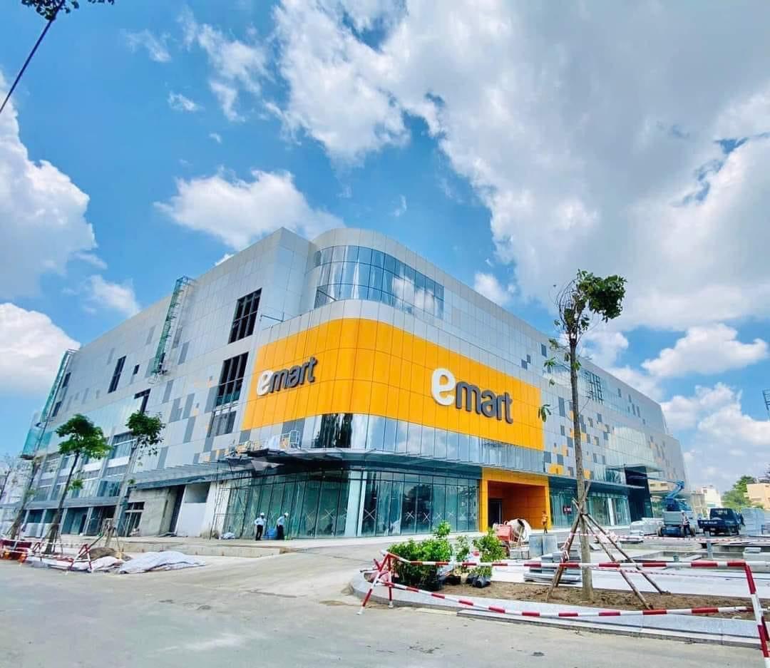 CẠNH EMART 2 GẤP BÁN GIẢM 1 TỶ CHỈ 5.4 TỶ - NHÀ 4 TẦNG ĐÚC BTCT -HẺM ÔTÔ ĐỖ CỬA 54M2 NỞ HẬU BAO ĐẸP - GIÁ CHỈ 5.4 TỶ