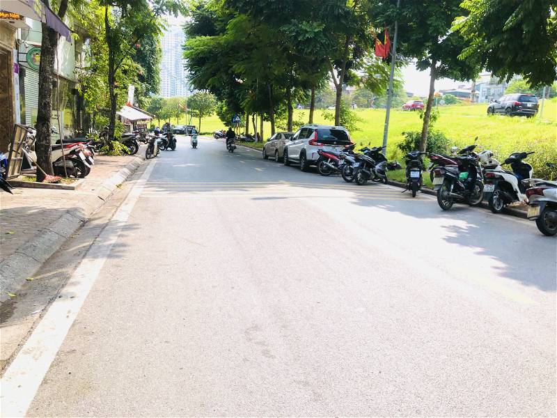 Bán nhà mặt phố Ngọc thụy, vỉa hè, kinh doanh, 35m2, 4m mặt tiền, giá 6.3 tỷ.