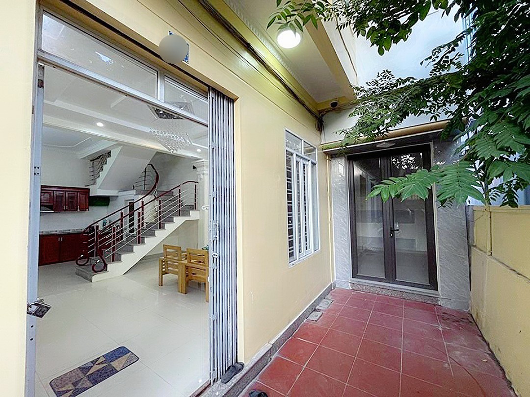 Bán nhà đường Đông Trung Hành, diện tích 40m 3 tầng GIÁ 1.98 tỉ ngõ cực nông