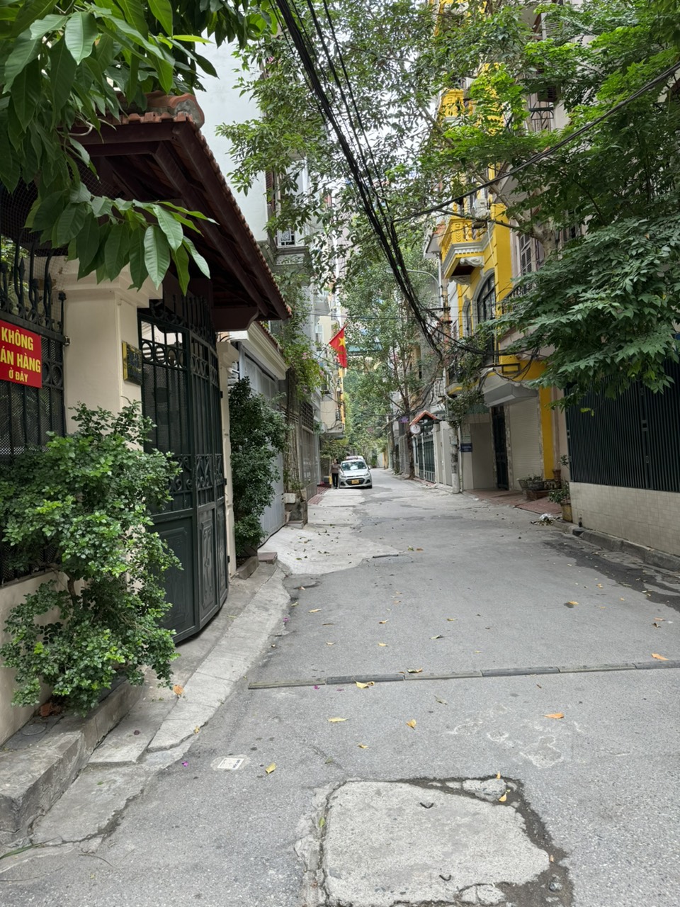 Bán nhà Dân xây Trần Tử Bình- Cầu Giấy- Ô tô- KD - VP - Vỉa Hè DT 52m-4T-MT4m