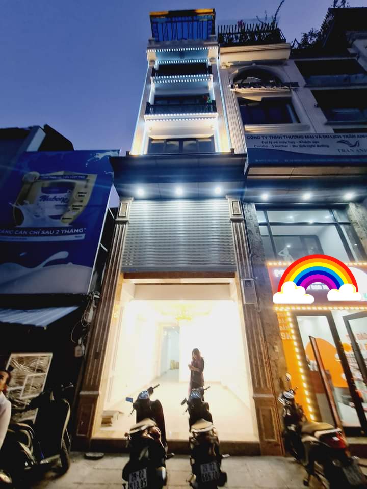 BÁN NHÀ TRUNG KÍNH . TRUNG TÂM CẦU GIẤY- PHÂN LÔ - OTO - KINH DOANH ĐỈNH CAO