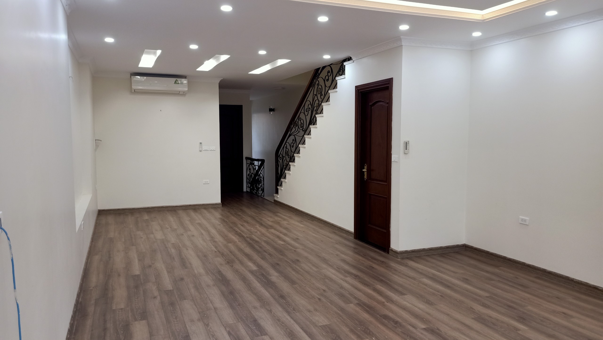 Bán nhà mặt phố Đặng Văn Ngữ, DTSD 75m2 x 5 tầng. 2 thoáng. Chỉ hơn 20 tỷ