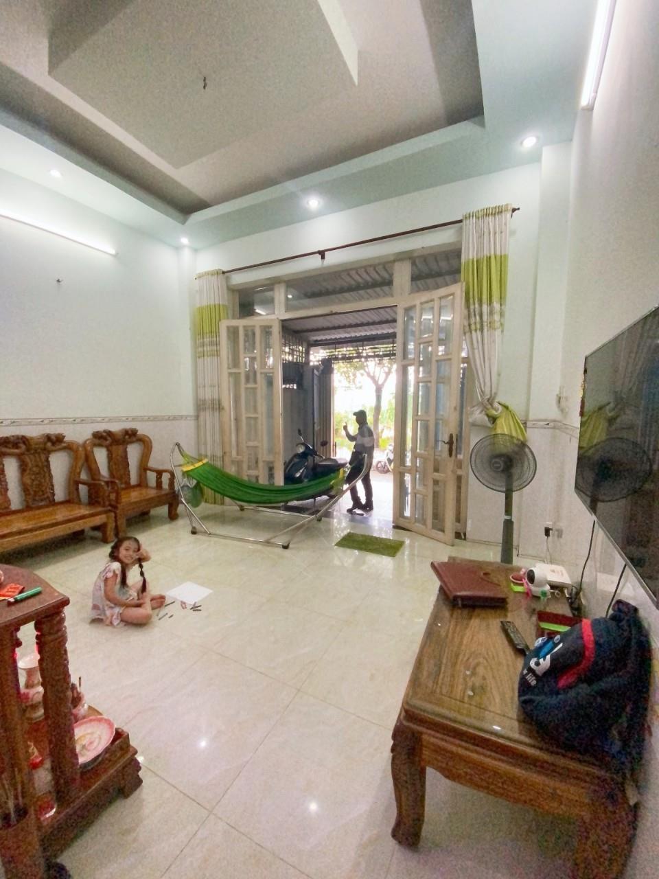 diện tích khủng linh đông 66m2=4,8 tỷ,3 tầng 4 phòng ngủ 2 toilet,mặt tiền xe hơi vi vu.công năng rất tốt,chợ trường
