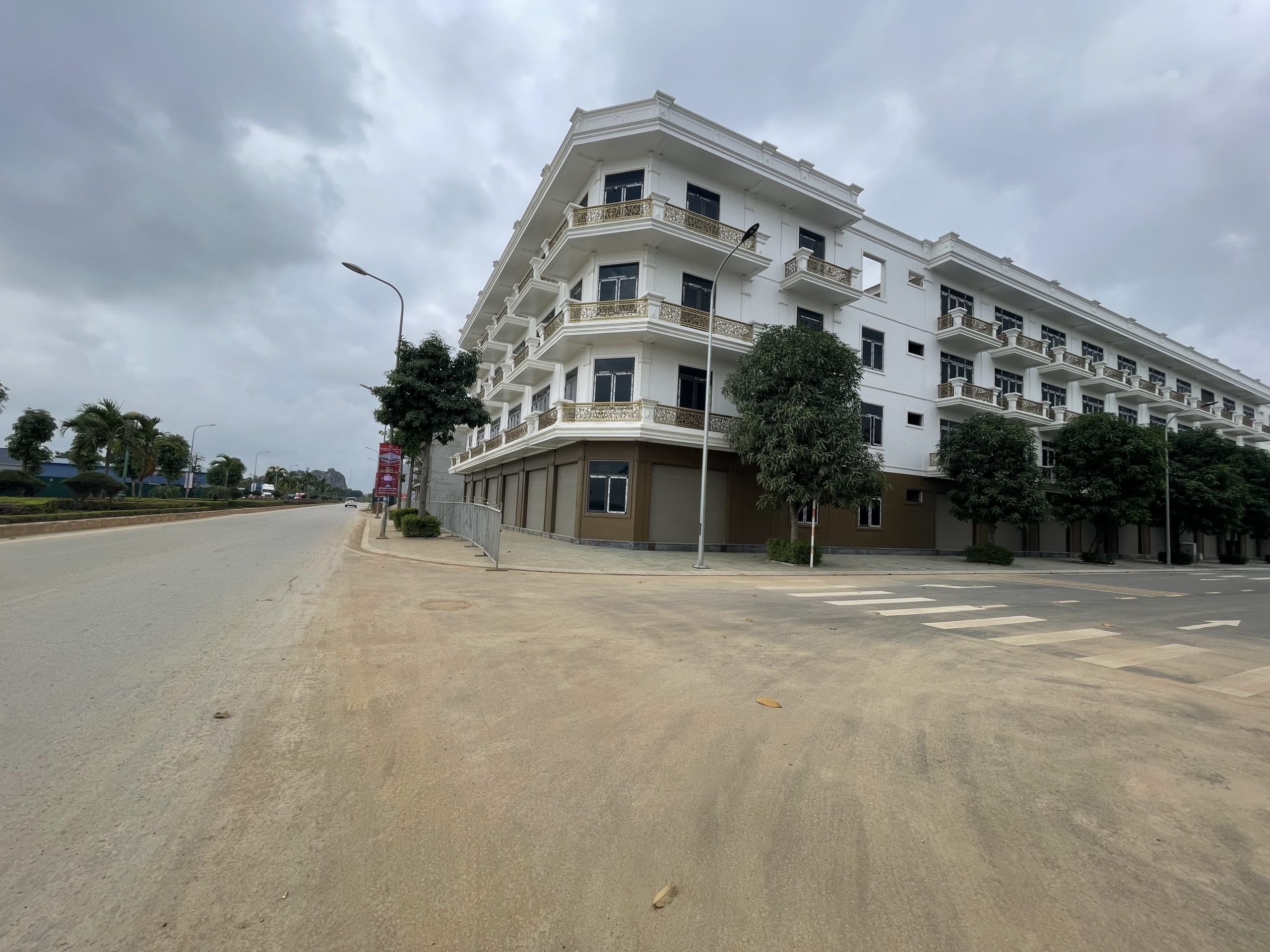 BÁN CĂN ĐẦU VE MẶT CHUNG CƯ, KINH DOANH CỰC TỐT, BAO PHÍ SANG TÊN. LH: 0966 343 969