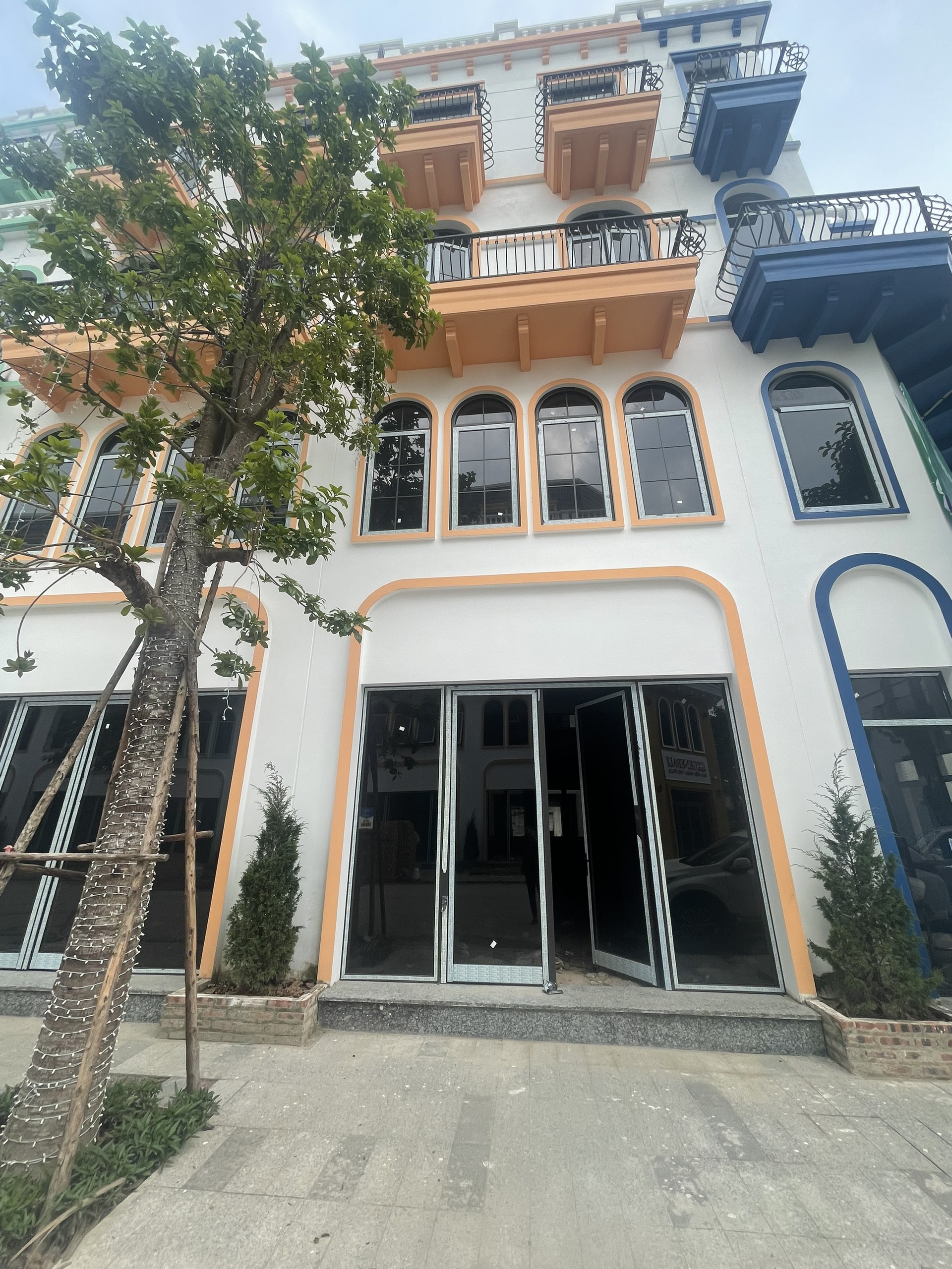 Tôi chính chủ cần bán cắt lỗ căn liền kề dự án VCI Sky Garden Vĩnh Yên Dt 75m xây 4 tầng