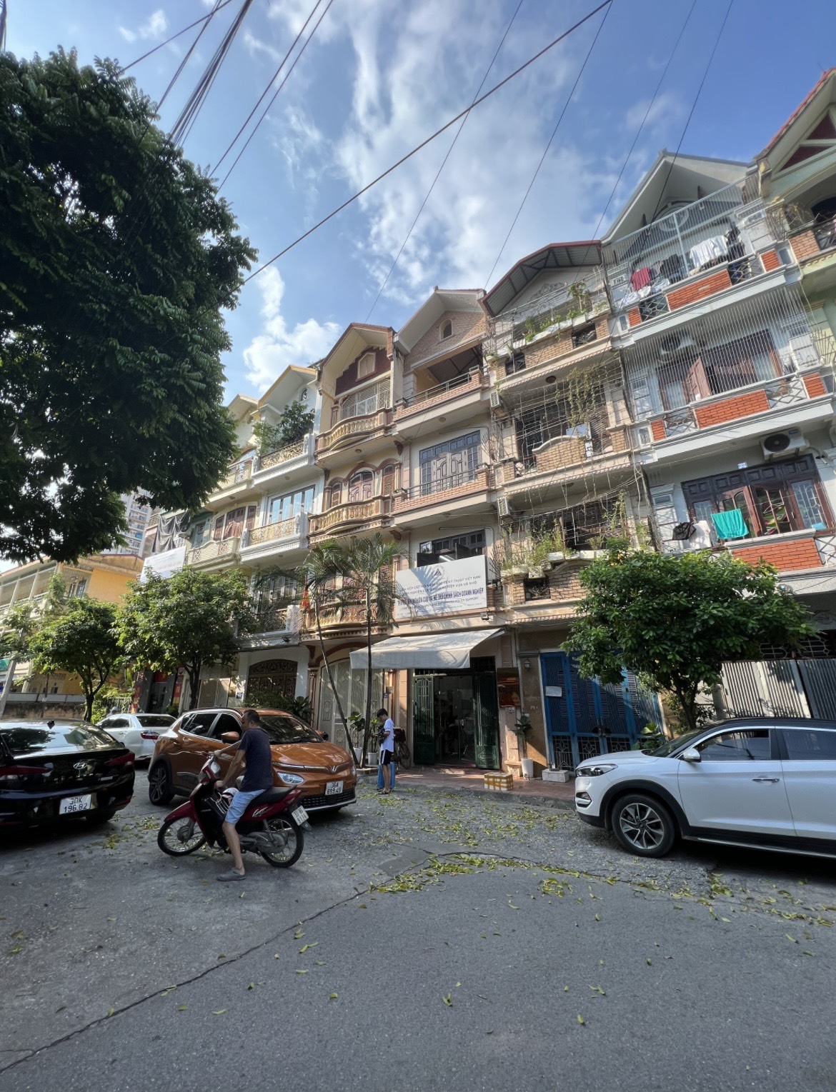 Cho thuê nhà cạnh số nhà A16 Liên Cơ, Phường Cầu Diễn 50m2 x4 ,làm văn phòng 18tr/th.