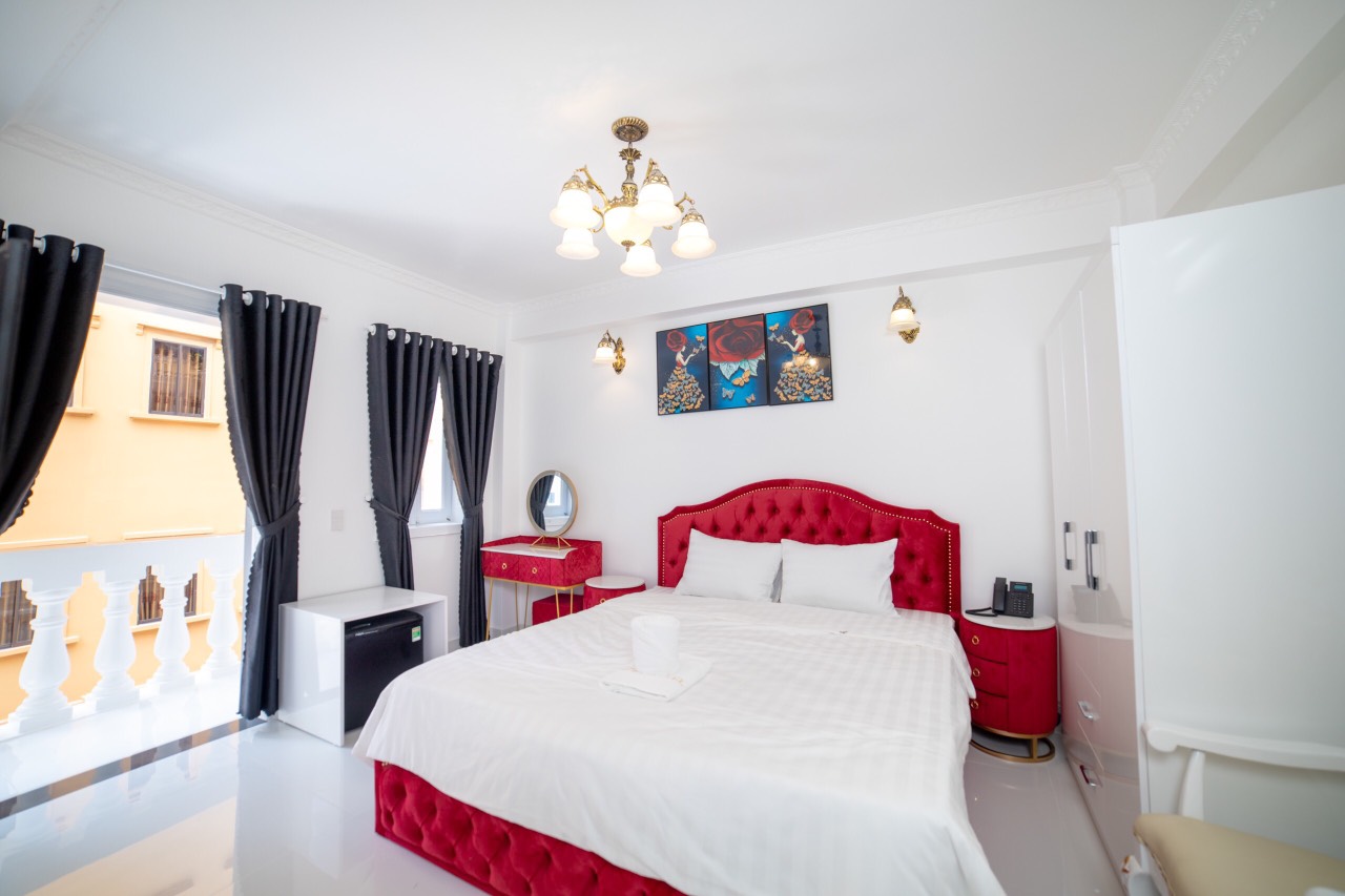 Bán khách sạn mặt tiền đường Phan Văn Trị cách biển 50m