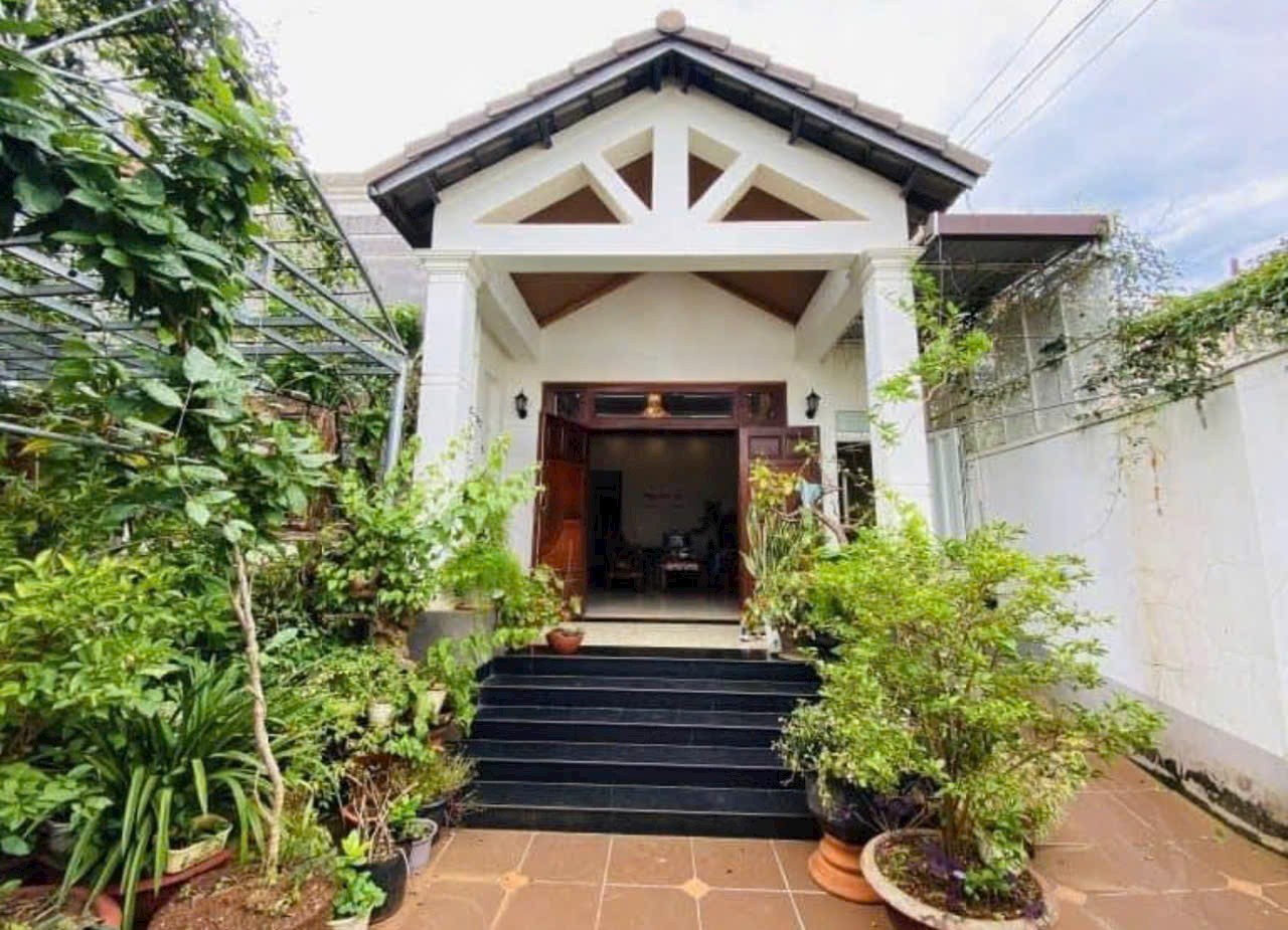 Bán nhà hẻm 102 NGUYỄN TẤT THÀNH 9,2x19m chỉ 4ty2