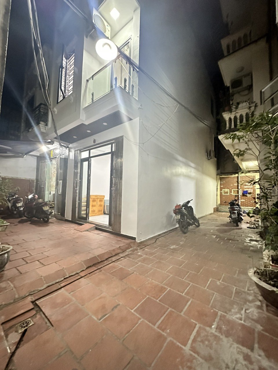 Bán nhà Chùa Hàng gần Tô Hiệu, 40m 3 tầng lô góc GIÁ 2.65 tỉ vị trí cực đẹp