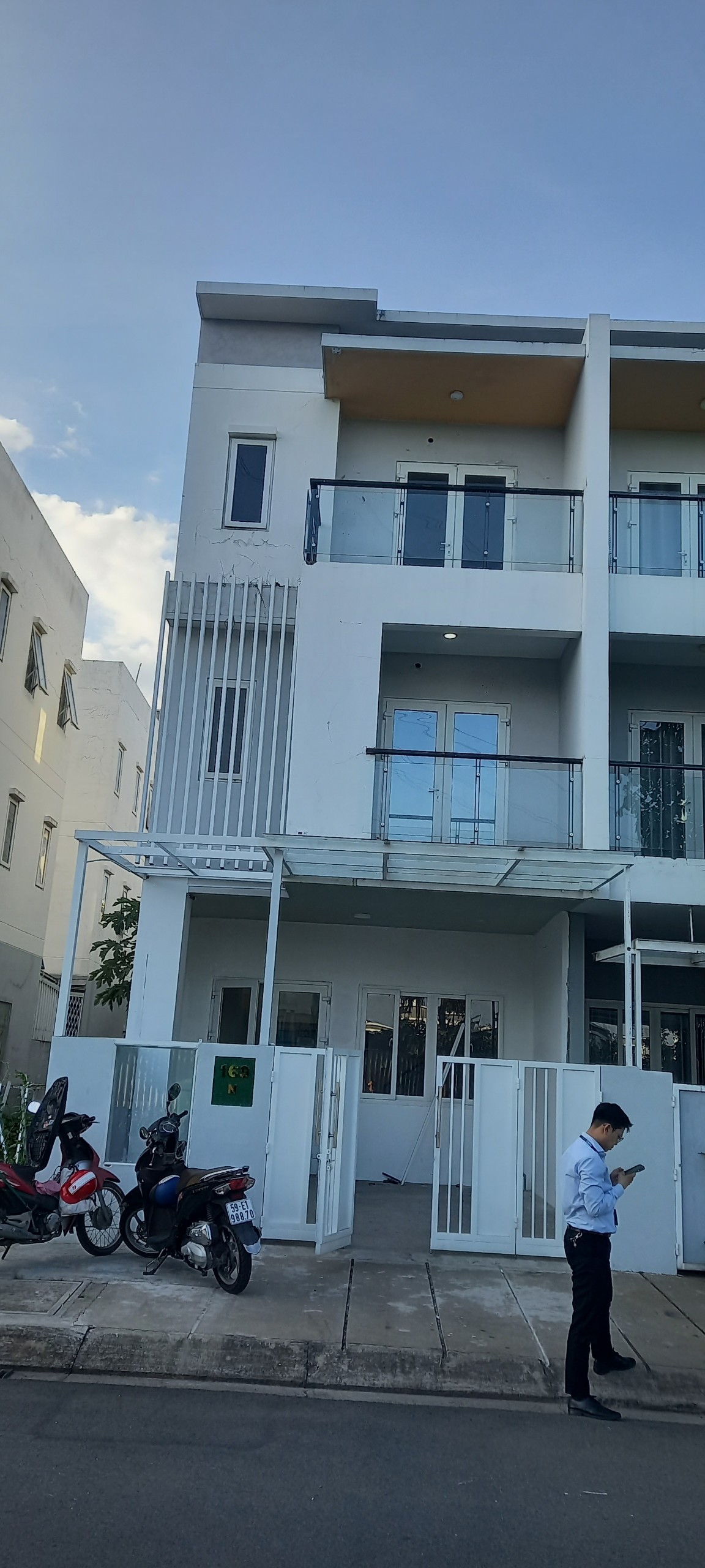 CHO THUÊ NHÀ NGUYÊN CĂN KHU KHANG ĐIỀN, QUẬN 9, TRỐNG SUỐT, TIỆN Ở VÀ LÀM VĂN PHÒNG, GIÁ HẠT DẺ 11 TR.THÁNG BAO PQL