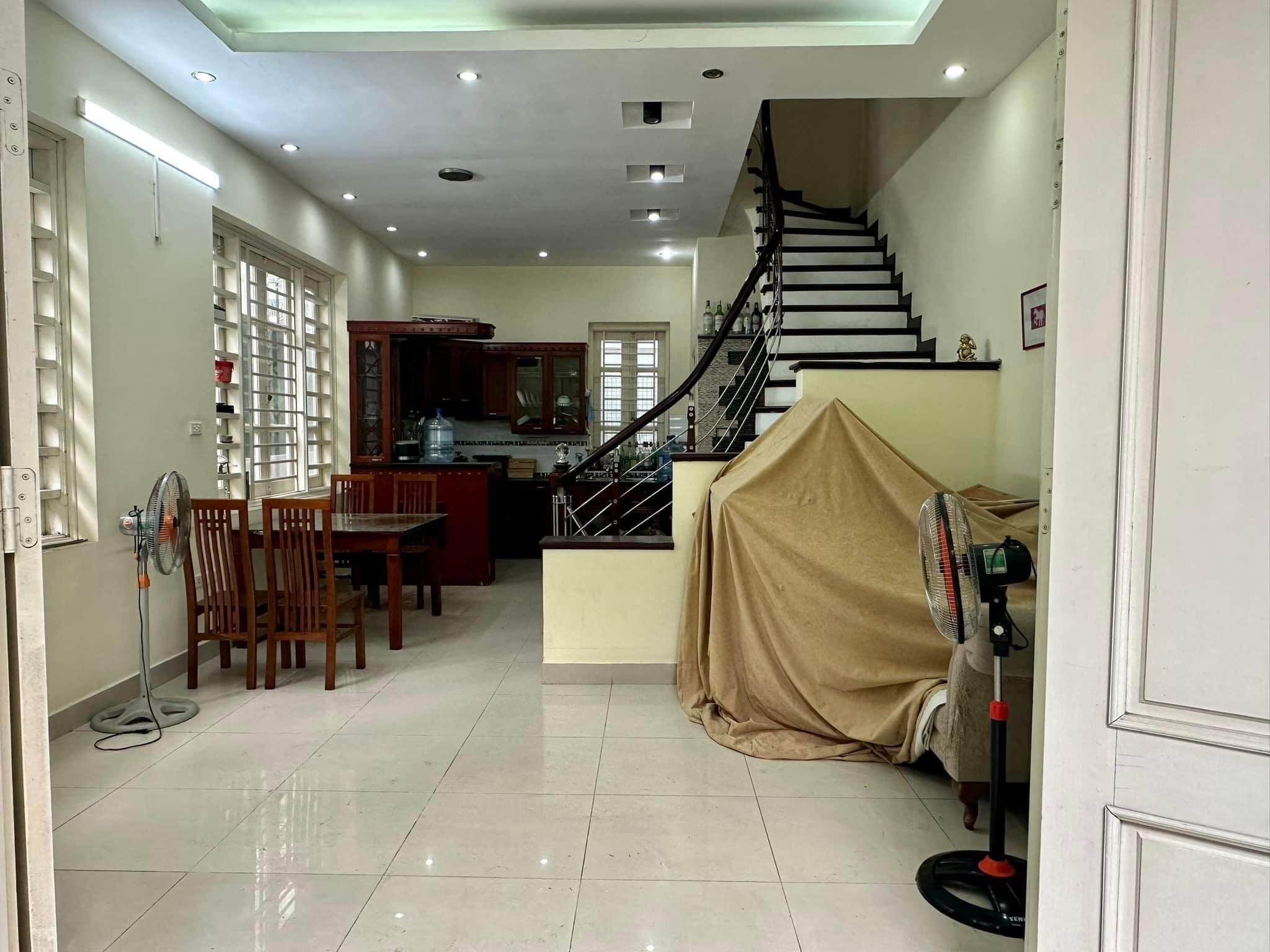 BÁN GẤP KIM NGƯU, DIỆN TÍCH RỘNG, 2 THOÁNG Ở NGAY 50m x 4T, NHỈNH 4 TỶ 0901753139