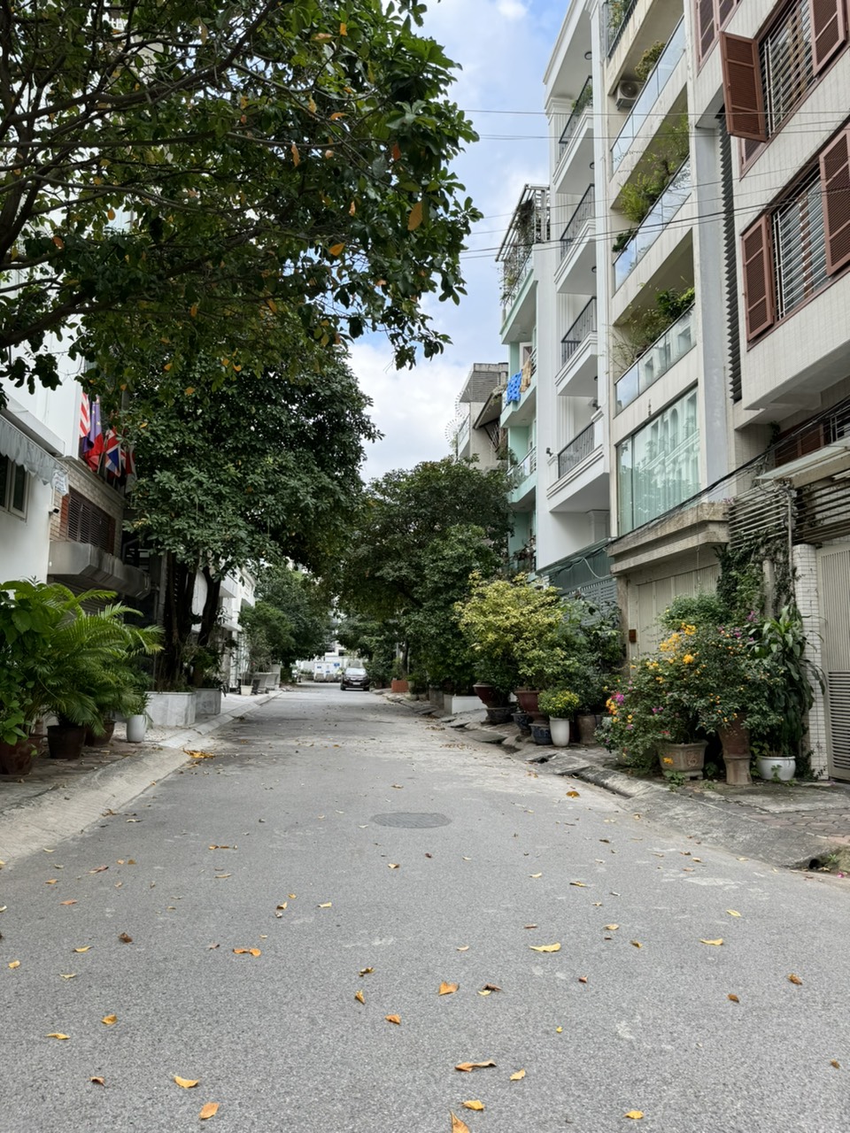 Bán nhà PL Nguyễn Văn Huyên - Cầu Giấy- DT 68m x 4T Ô tô Tránh Dân Xây Nhỉnh 12 tỷ