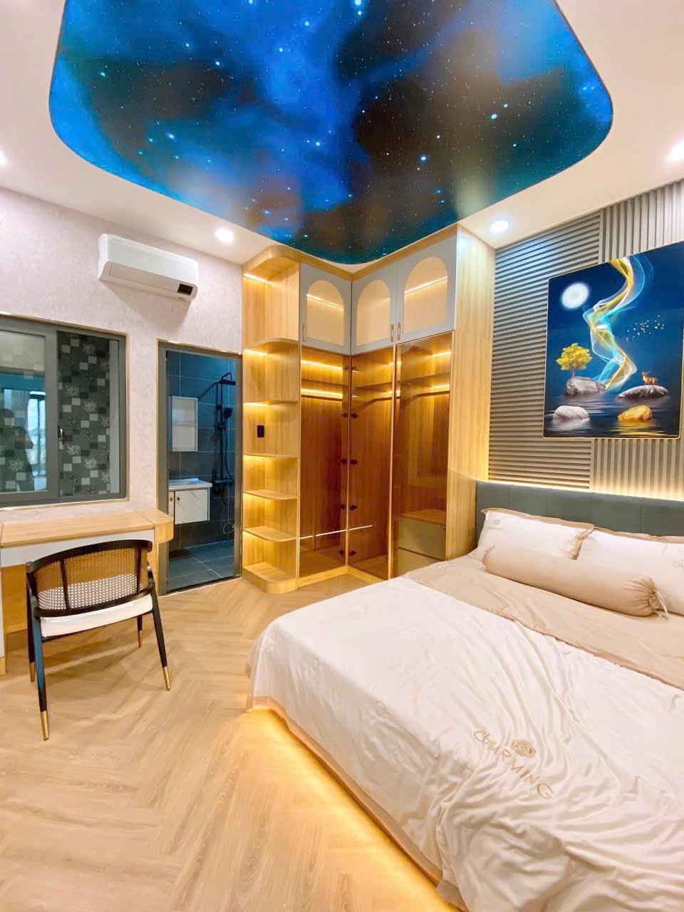 SIÊU PHẨM HUỲNH VĂN NGHỆ Ô TÔ NGỦ TRONG NHÀ 5 TẦNG 8PN KÈM THANG MÁY CHỈ 9.6 TỶ