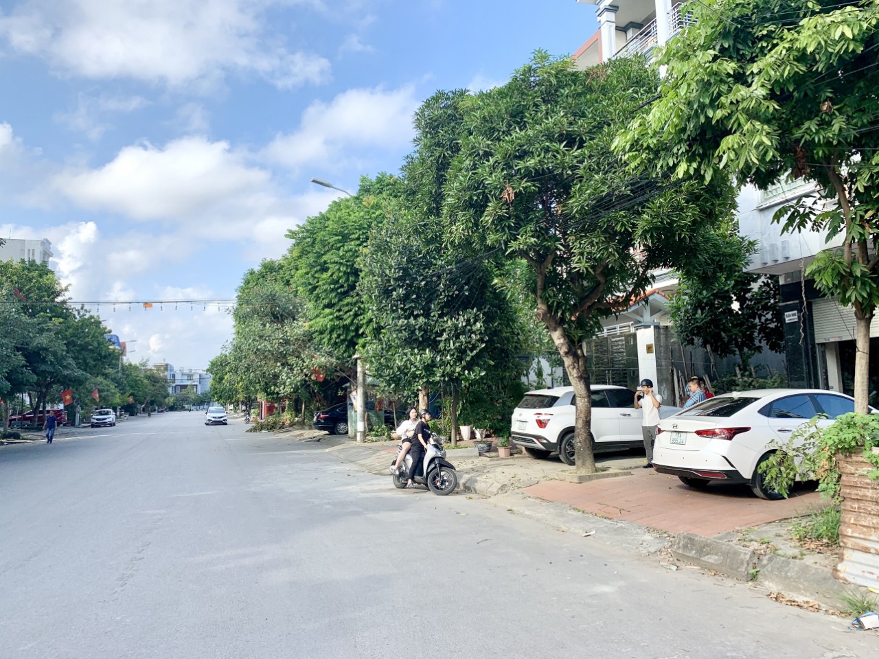 Bán nhà mặt đường 30m Thư Trung - Văn Cao, 90m 2 tầng GIÁ 6.5 tỉ