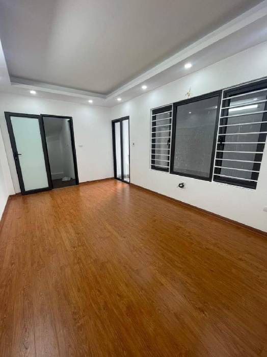 Việt Hưng - Long Biên - Chủ Cần Bán Gấp Trong Tháng 12 - DT 42M - 5 Tầng - Nội Thất Cơ bản - Gần Công Viên Long Biên -