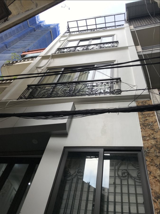 CUNG ĐIỆN NGÃ TƯ SỞ Q.ĐỐNG ĐA 50m 4T MT4.5m