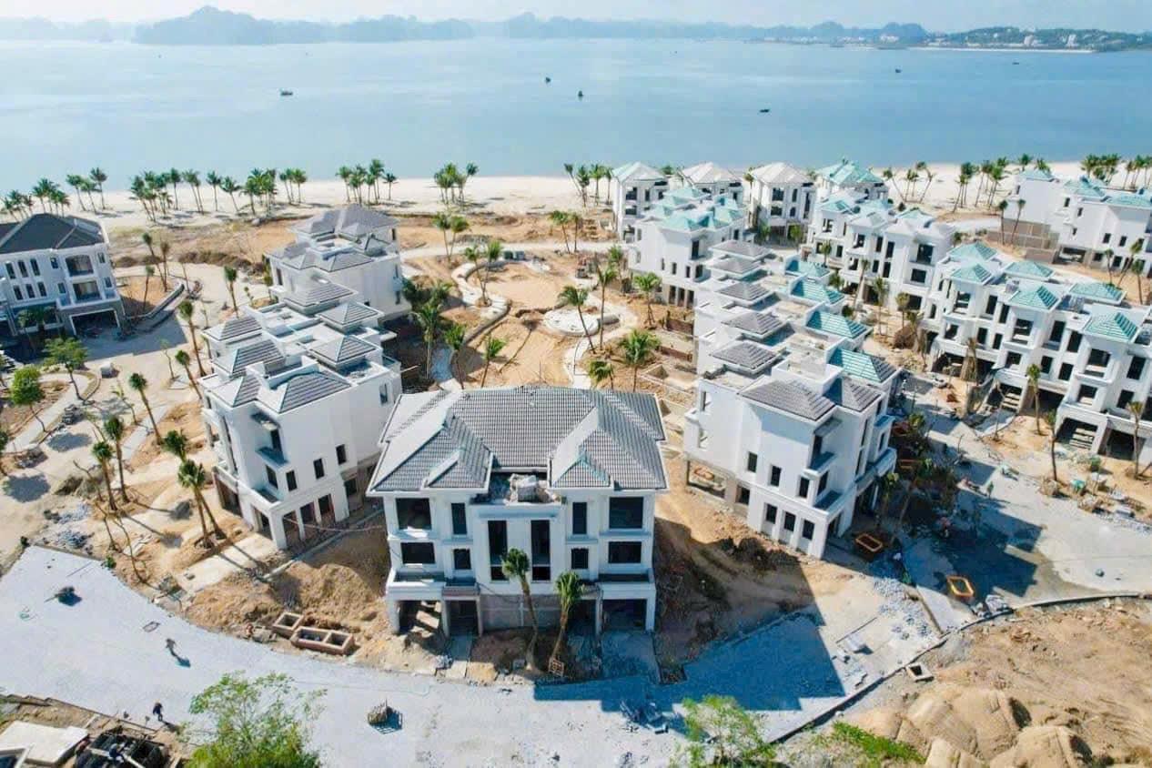 HÀNG HIẾM ! lần đầu tiên xuất hiện BIỆT THỰ CHẠM CÁT tại Hạ Long - Sổ đỏ sở hữu Lâu Dài - chỉ từ 11 tỷ