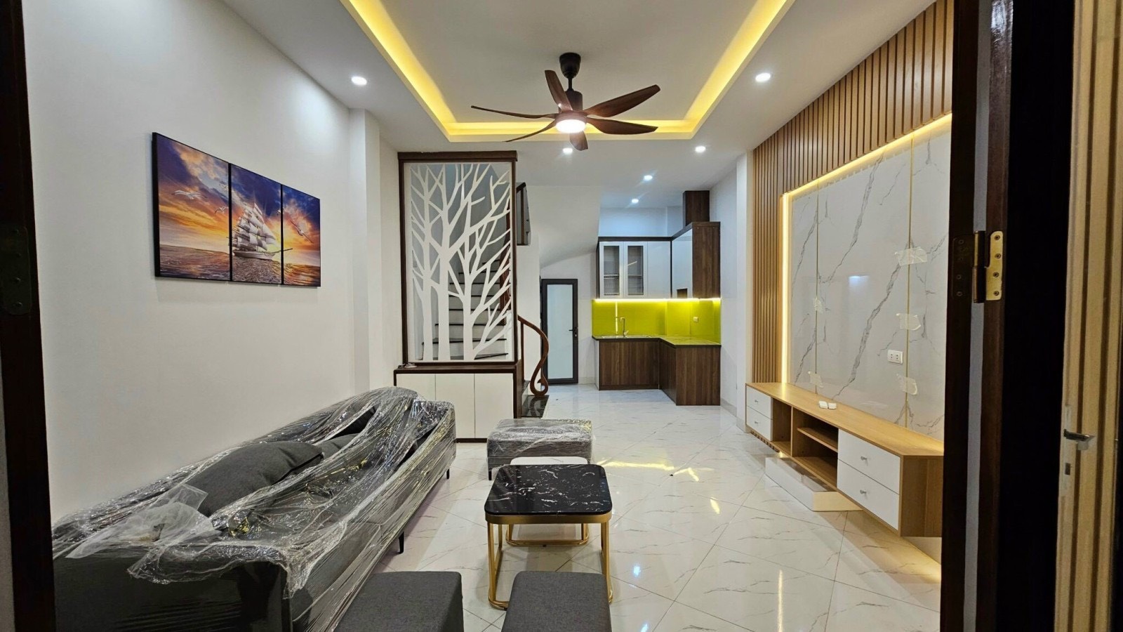 BÁN NHÀ ĐẸP ĐÓN TẾT GIÁP BÁT , HOÀNG MẠI 32M , 5 TÀNG CHỈ NHỈNH 5 TỶ