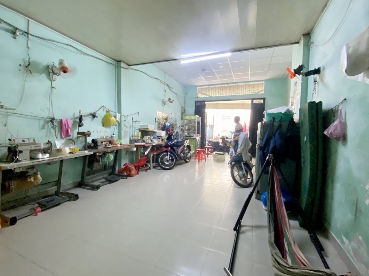 Bán nhà kế mặt Tiền Kênh Tân Hóa quận Tân Phú 4,2 x 18m- 2T chỉ 3ty950 TL