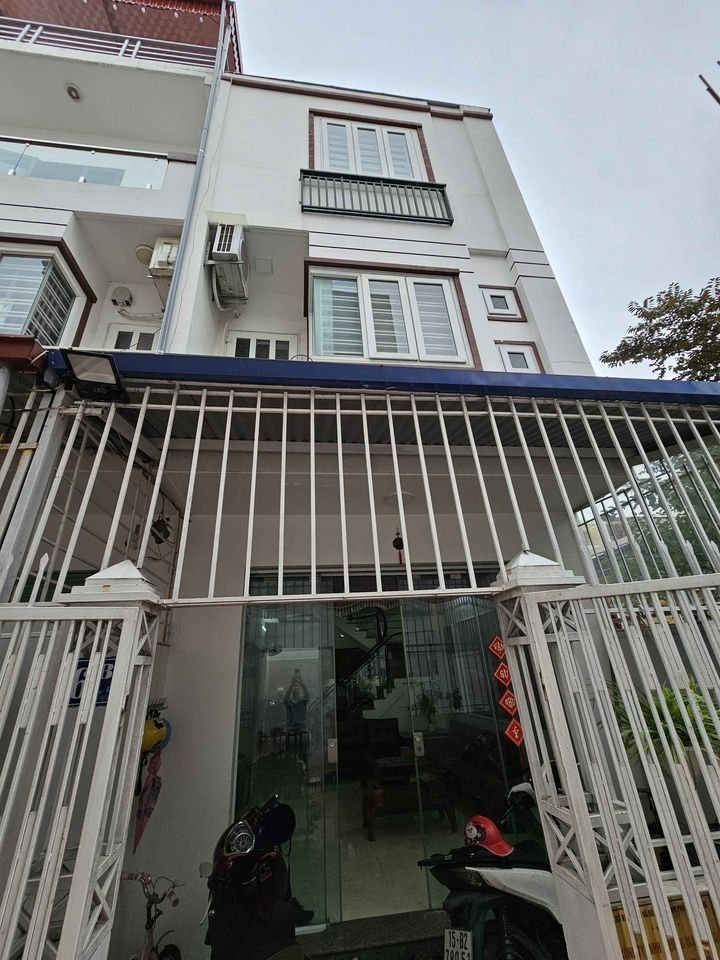 Bán nhà Trung Hành - Đằng Lâm, DT 57m 3 tầng GIÁ 2.5 tỉ, sân cổng riêng