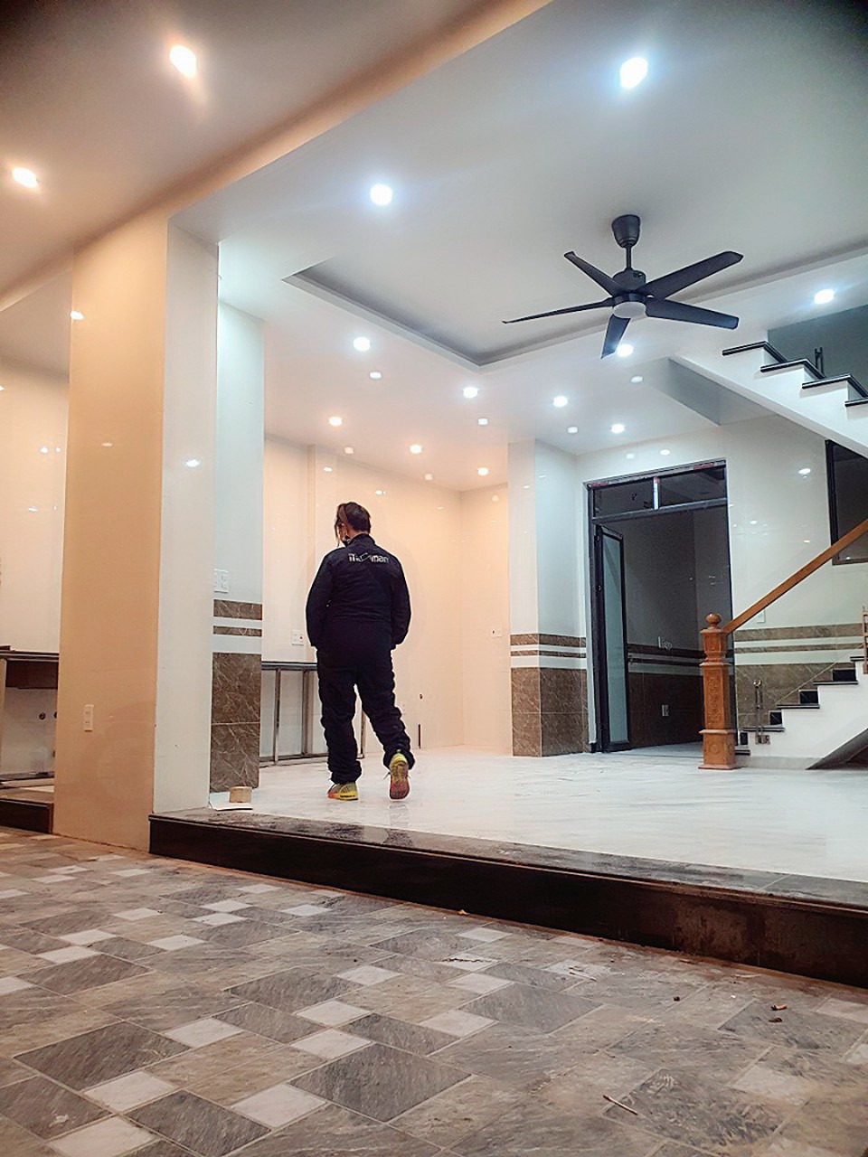 Bán nhà xây mới Văn Cao, diện tích 69m 3 tầng GIÁ 4 tỉ gần ngay mặt đường