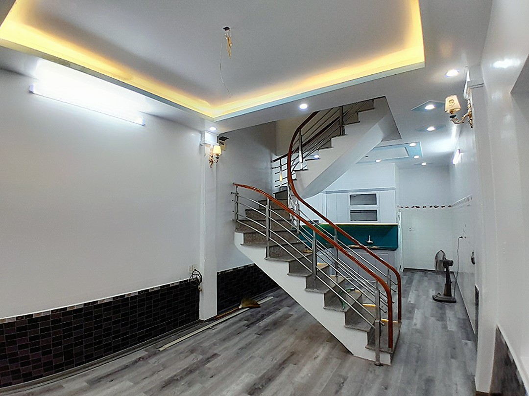 Bán nhà Miếu Hai Xã, diện tích 40m 3 tầng GIÁ 2.28 tỉ, ngay gần mặt đường