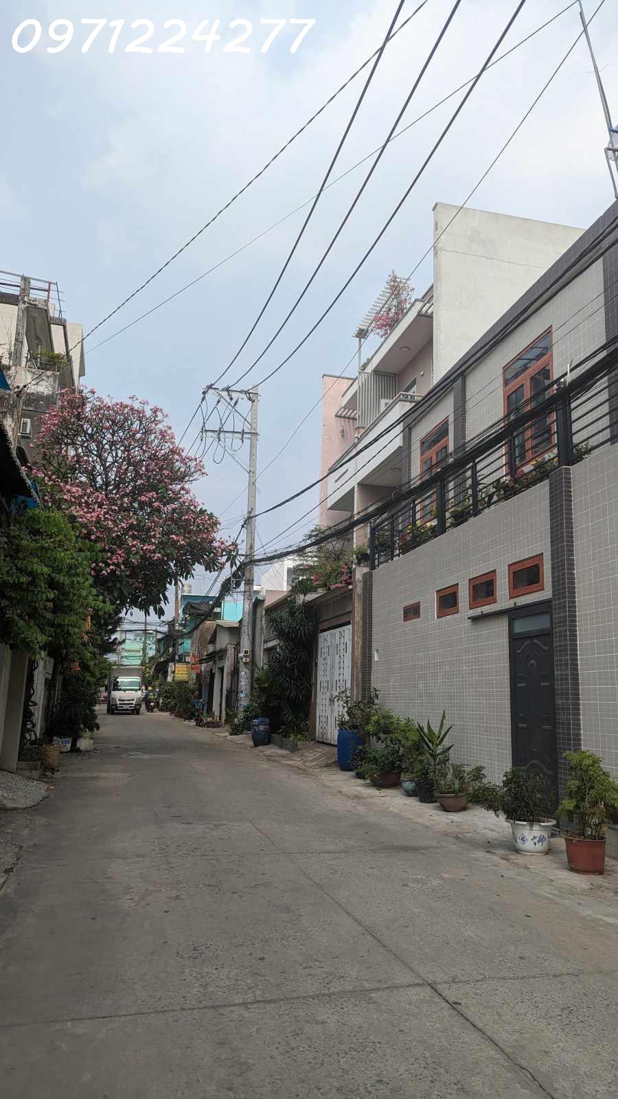 CẦN BÁN NHÀ ĐƯỜNG LÊ THỊ HOA - BÌNH CHIỂU -THỦ ĐỨC NHÀ 115M2 [ 5 X 23 ] 3 TẦNG , 3PN , 3WC ,Ô TÔ NGỦ TRONG NHÀ , GIÁ