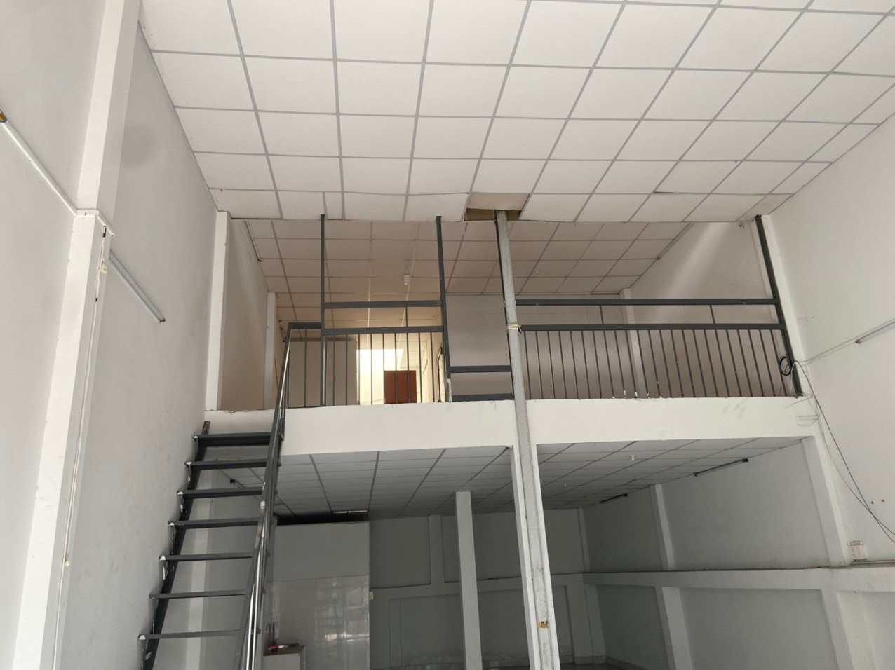 Bán nhà VTKD thông Thoại Ngọc Hầu quận Tân Phú 90m2- 2 tầng chỉ 7,5 tỷ TL