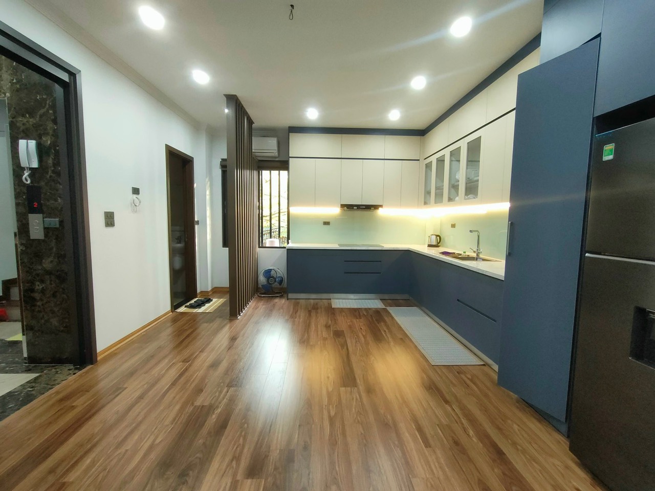 HIẾM - NGÕ THÔNG TỨ TUNG - Ô TÔ - KINH DOANH - THANG MÁY - MẶT TIỀN RỘNG - THIẾT KẾ ĐẸP - TIỆN ÍCH MIỄN