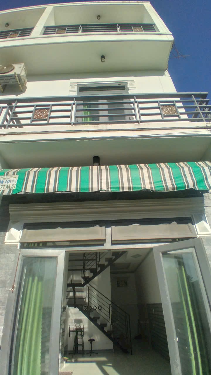 Nhà cực đẹp 1 trệt 2 lầu sân thượng Đúc, 4pn hẻm xe hơi, sát ủy ban phường, chợ