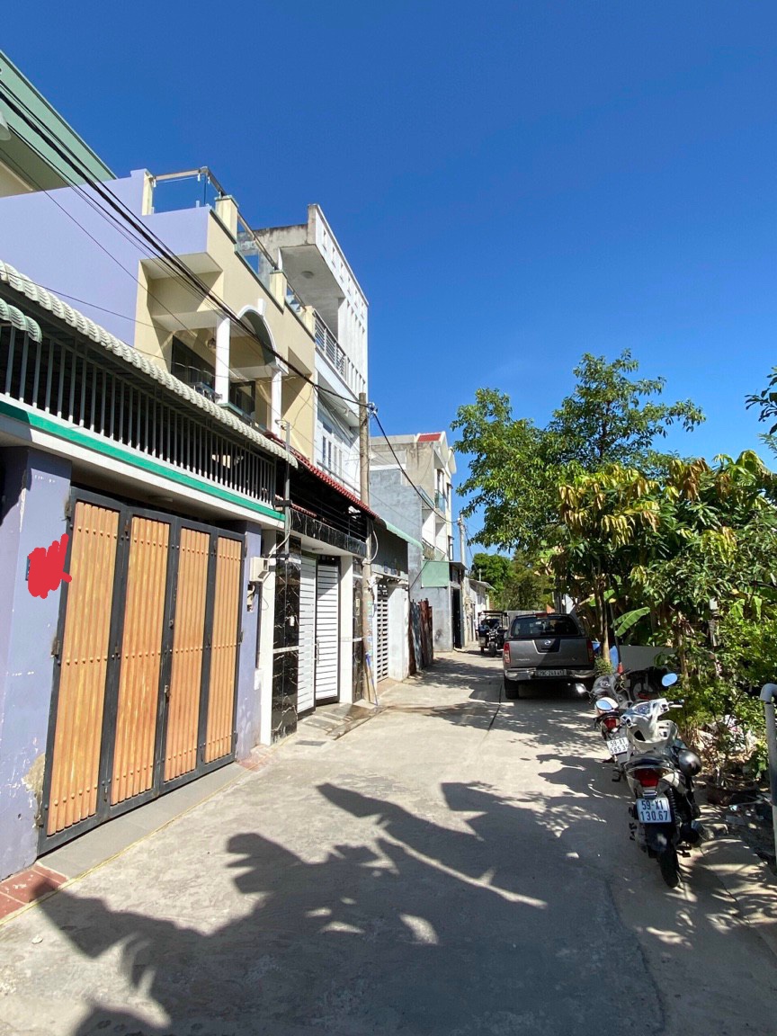 Nhà HXH đường 8 trường thạnh DT 80m cấp 4 giá tốt