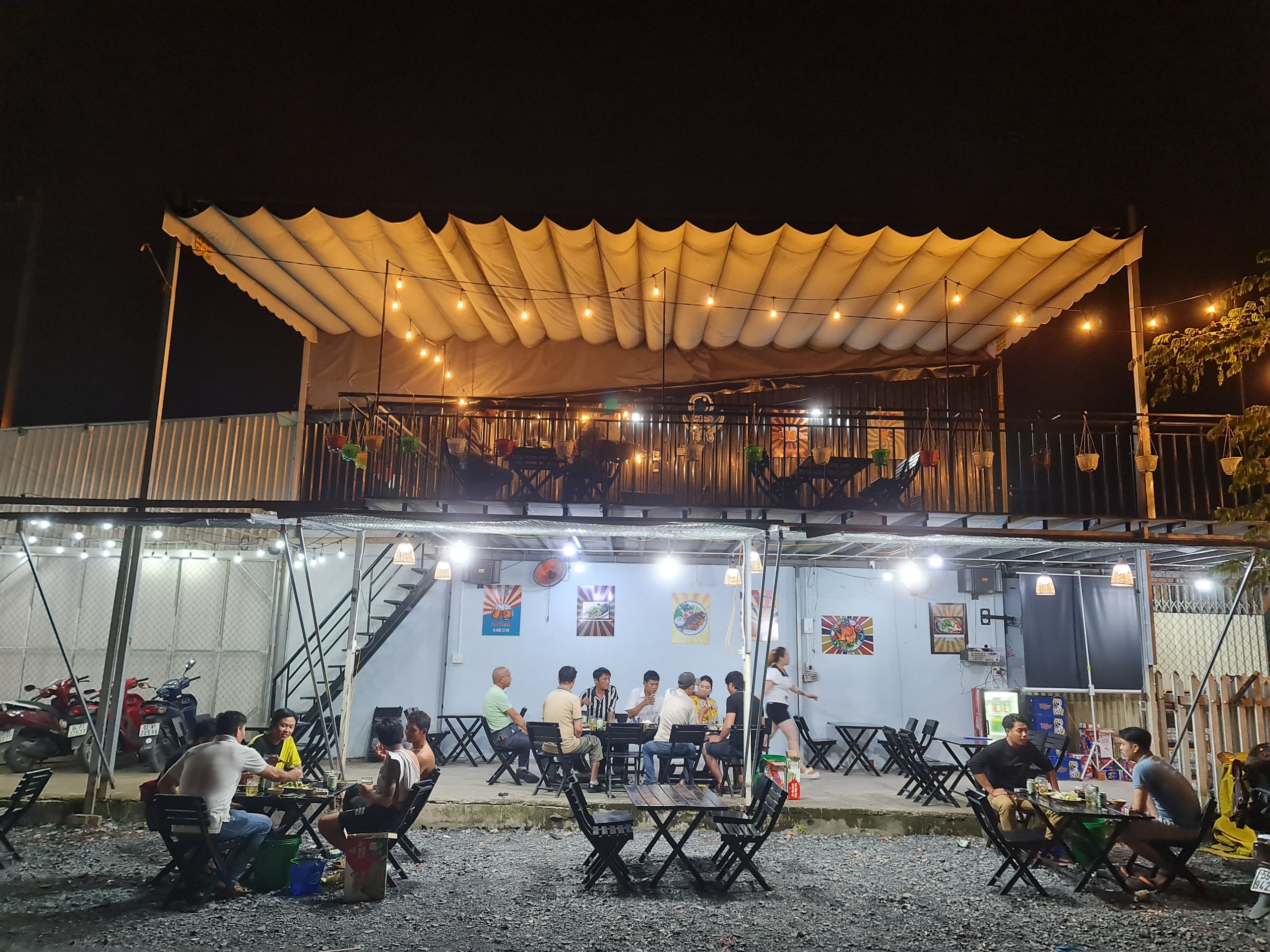 Bình Chánh, Sang Quán Nhậu Góc 2 Mặt tiền đường Võ Văn Vân, MB rẻ chỉ trả 4 tr / tháng, Tel : 0926252667