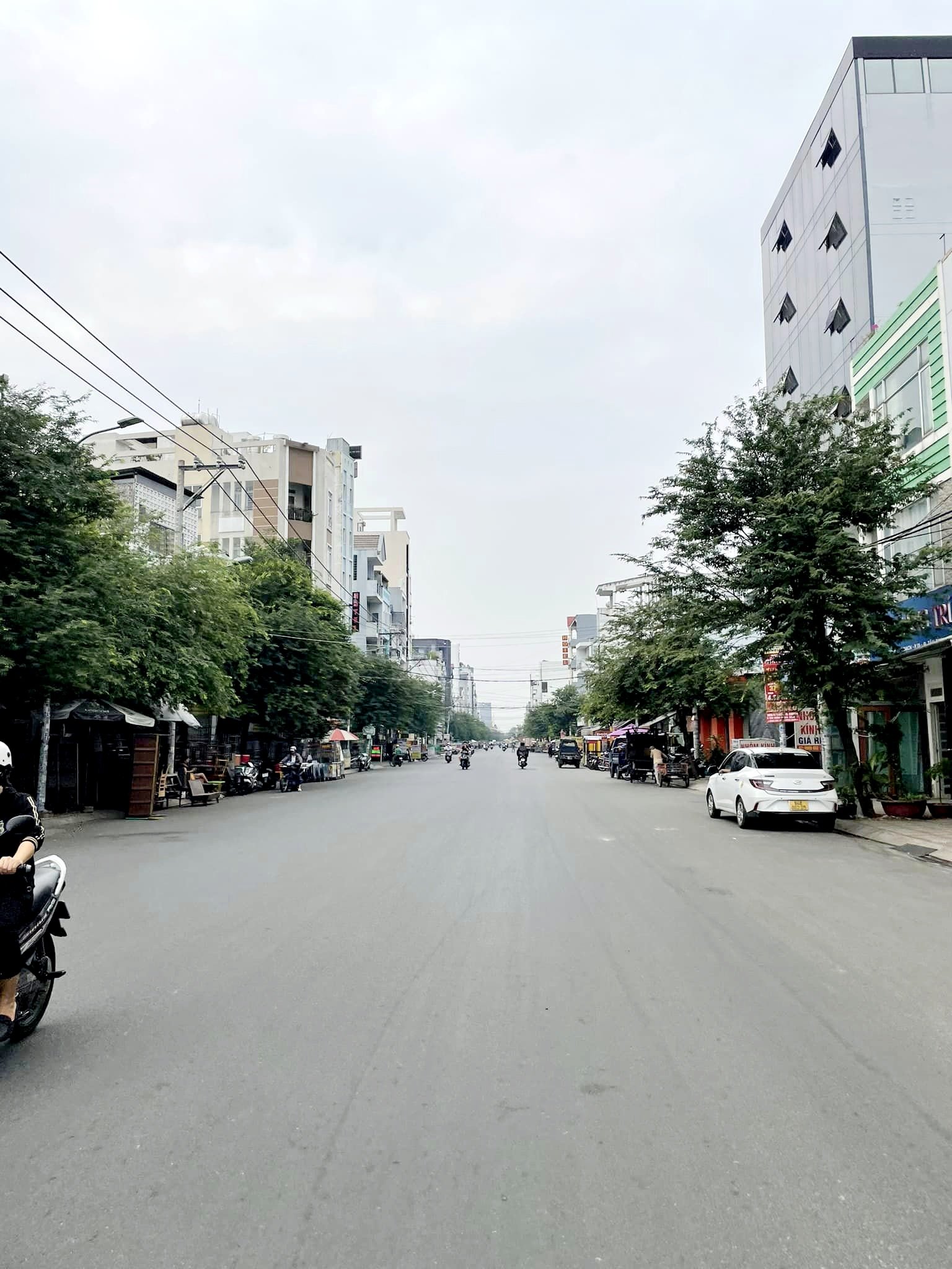 HÀNG THƠM TÂN BÌNH - CÁCH 3 CĂN RA MẶT TIỀN LỚN VỚI GIÁ RẤT MỀN MẠI - 48M2 - 3 TẦNG – CHỈ 3.5 TỶ.