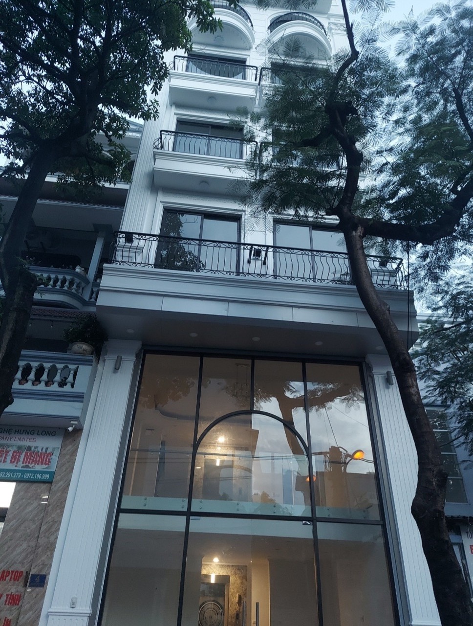 Mặt tiền siêu Vip Long Biên 8 tầng thang máy vừa ở vừa kinh doanh chỉ nhỉnh 10 tỷ dtsd 480m2.0902859185