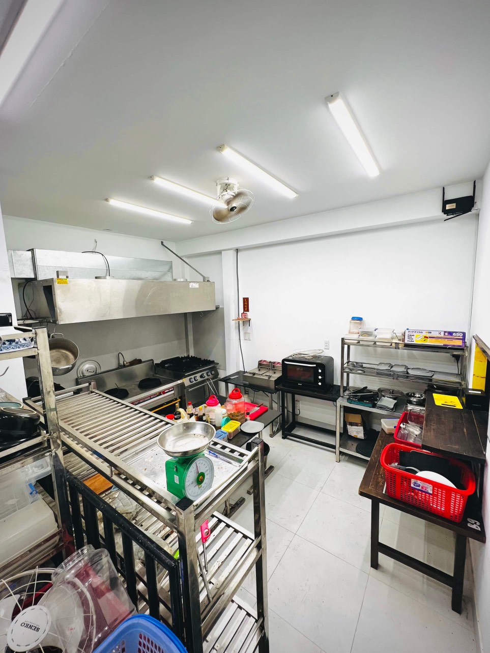 Mình chính chủ cần cho thuê Lầu 2 tòa nhà 110 Trần Não đã set up sẳn mô hình nhà hàng