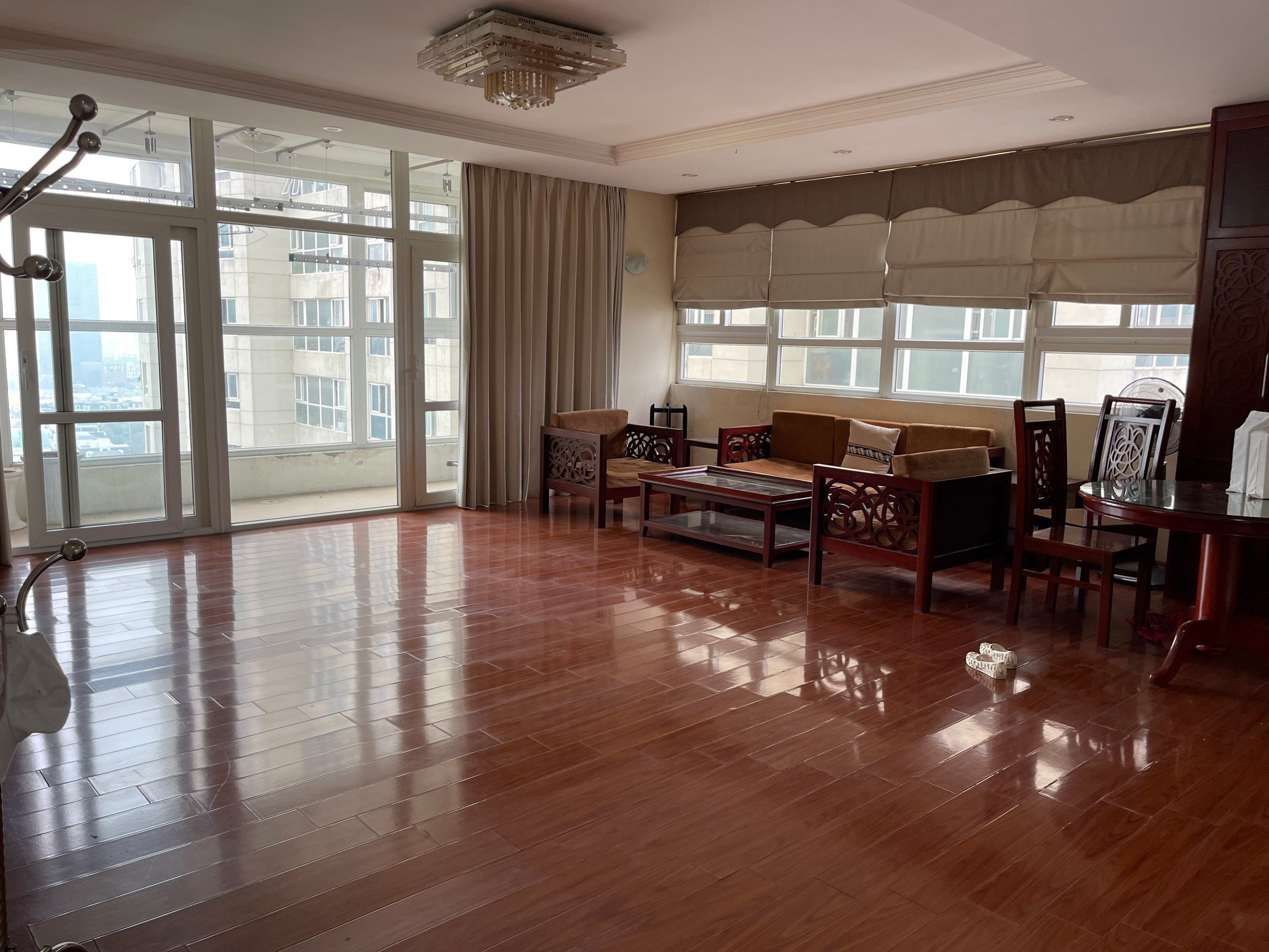 Hiếm ! Vinaconex1 DT 148.6m2 - 3PN 2WC tầng trung đẹp full nội thất giá 5.4 tỷ