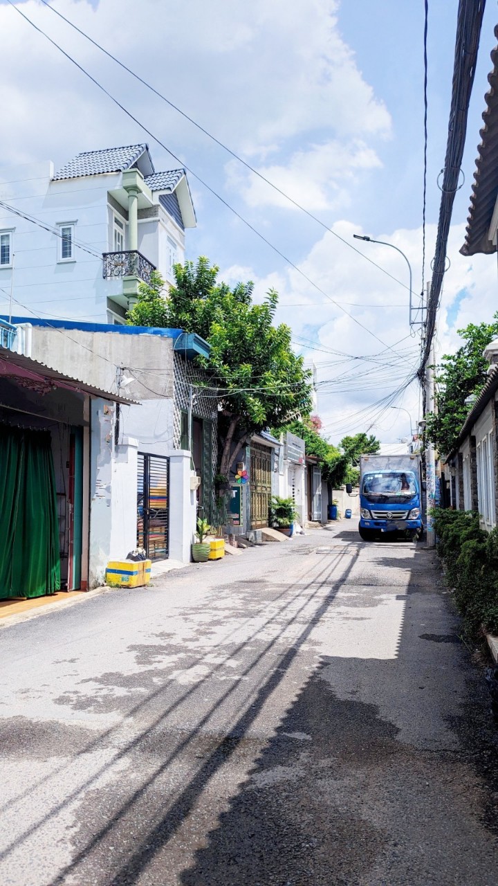 Bán nhà mặt tiền đường ngay Dương Đình Hội, Q9, 42m2, 2 tầng, rẻ bất ngờ 6 tỷ !