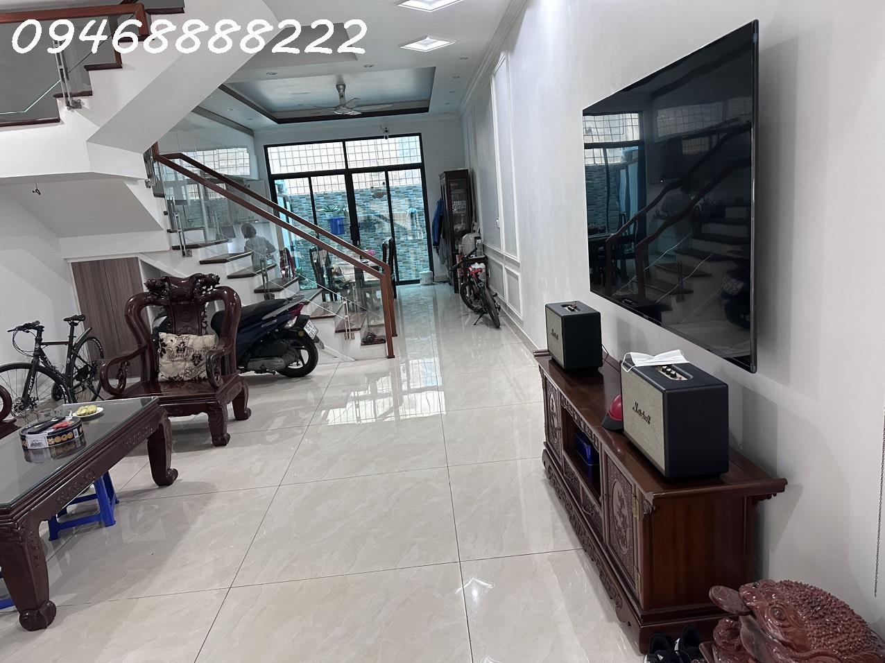 Nhà Hoàng Huy Mall đã hoàn thiện full nội thất , vị trí độc đắc ,kinh doanh buôn bán cực kỳ tốt