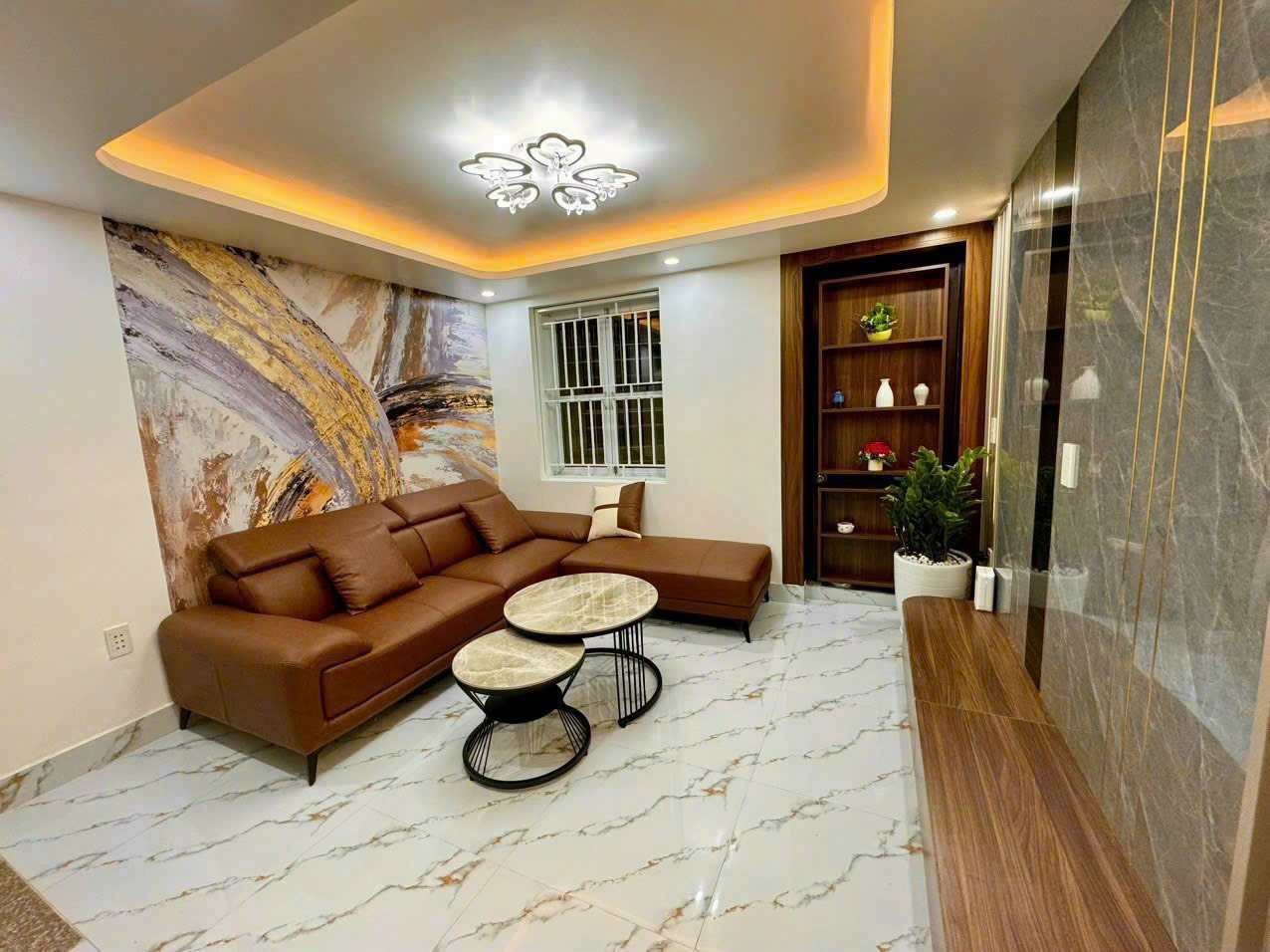 NHÀ XÂY ĐỘC LẬP SÂN CỔNG RIÊNG BIỆT TẠI ĐƯỜNG NGUYỄN CÔNG HÒA