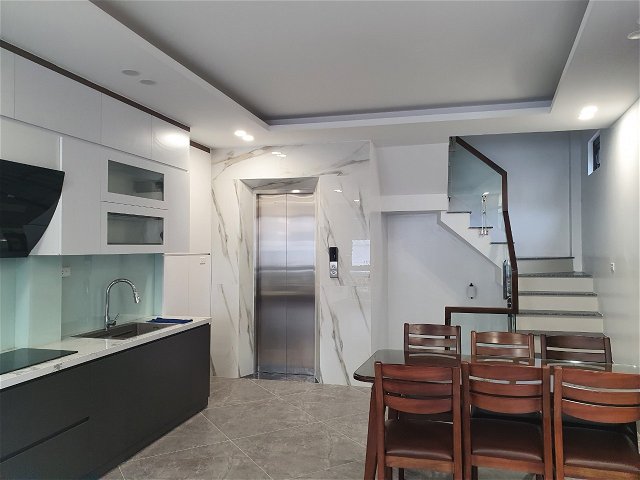 Phố Trạm, Long Biên 50m2, 5 tầng ô tô vào nhà, lô góc giá hơn 7 tỷ