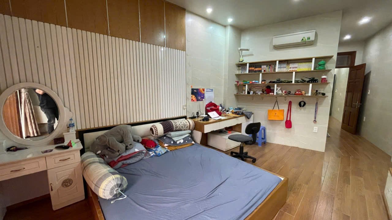 Bán nhà 4 tầng 106m2 mặt đường Lạch Tray, Ngô Quyền, Hải Phòng. Giá: 17,5 tỷ